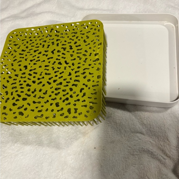 Boon Grass Countertop Drying Rack  Green- Baby Bottles, Sippy Cups, dishes - Picture 2 of 3
